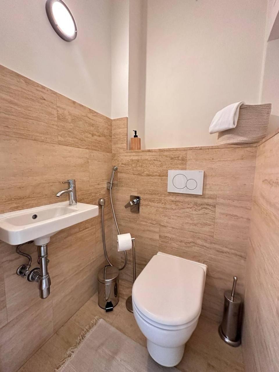 3bdr Bohemian Style Flat With Balcony Apartment Prag