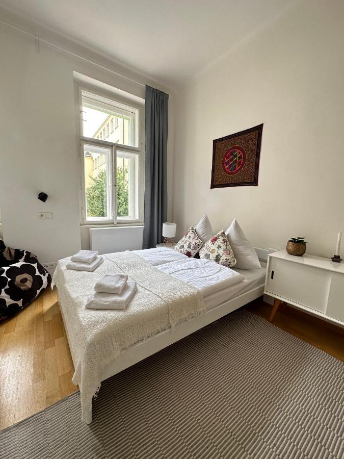 3bdr Bohemian Style Flat With Balcony Apartment Prag