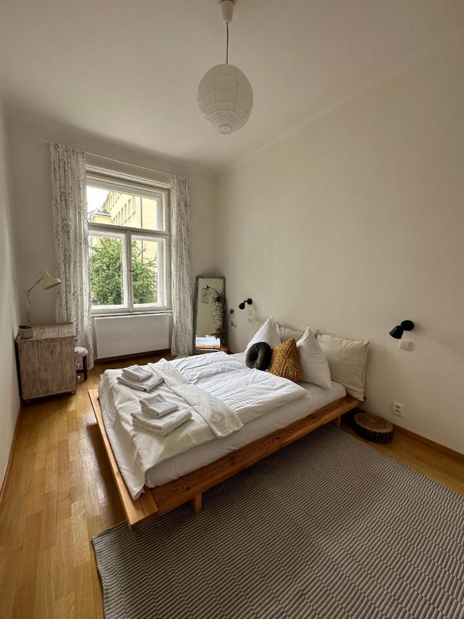 Apartment 3bdr Bohemian Style Flat With Balcony Prag
