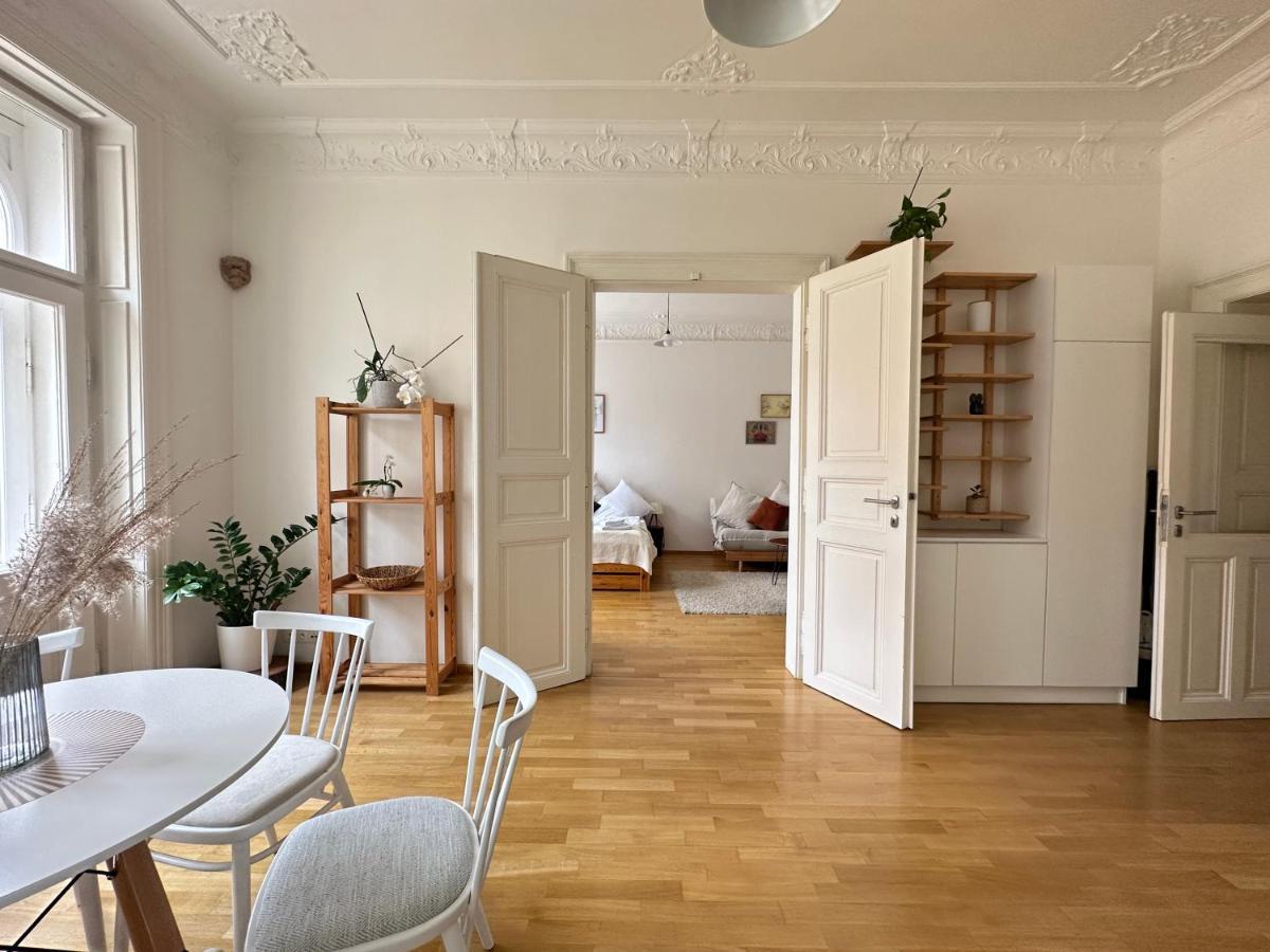 3bdr Bohemian Style Flat With Balcony Apartment Prag