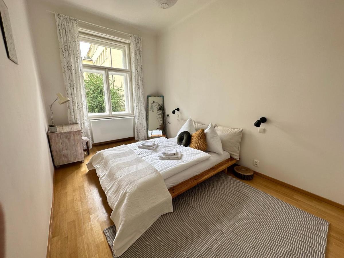 Apartment 3bdr Bohemian Style Flat With Balcony Prag